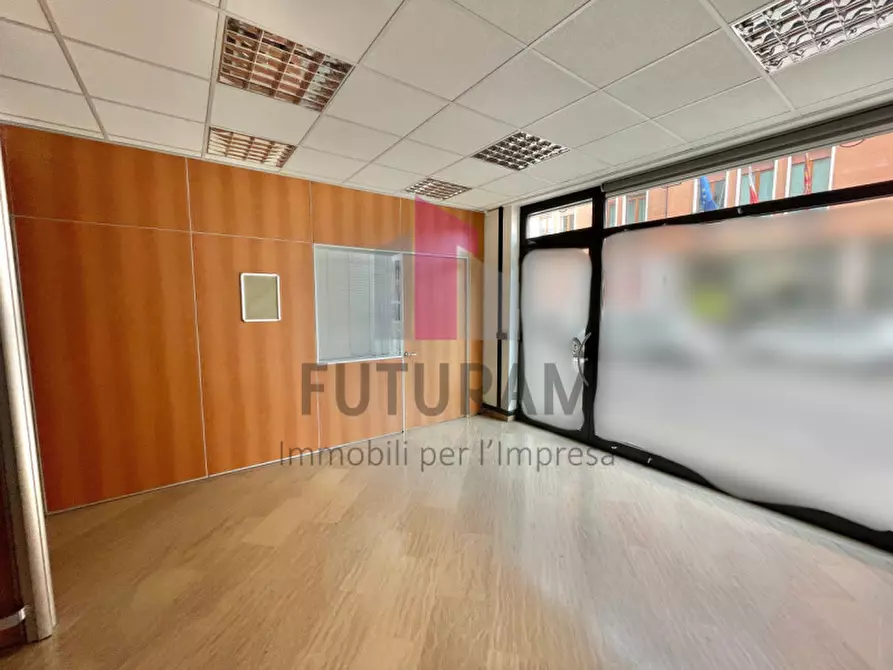 Immagine 30 di Ufficio in affitto  a Vicenza