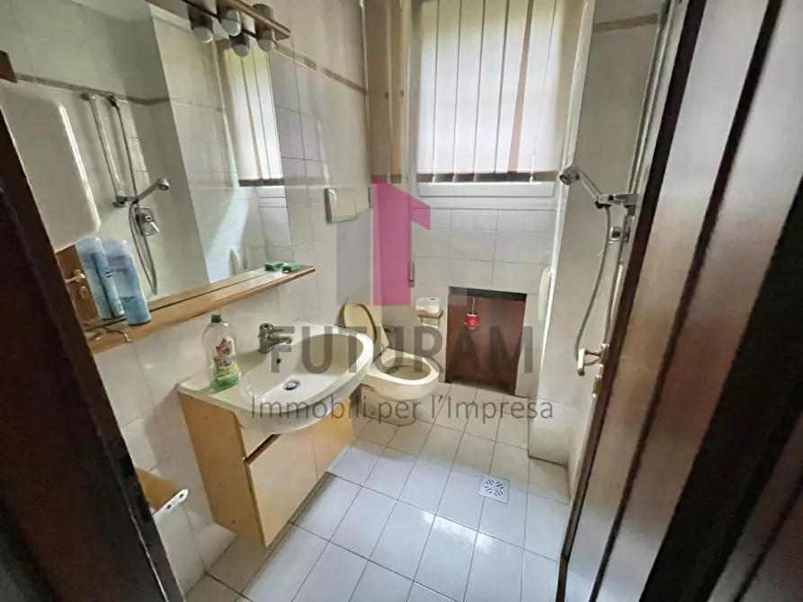 Immagine 33 di Ufficio in affitto  a Vicenza