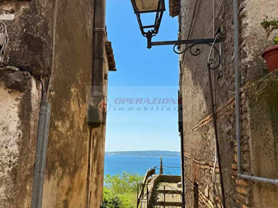 Immagine 2 di Appartamento in vendita  in via della gradinata di san clemente a Bracciano