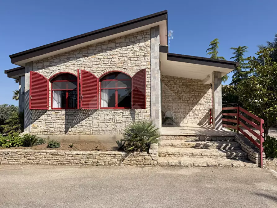 Immagine 1 di Villa in vendita  in Via Castel Del Monte a Andria