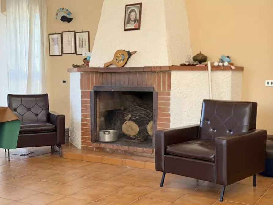 Immagine 2 di Villa in vendita  in Via Castel Del Monte a Andria
