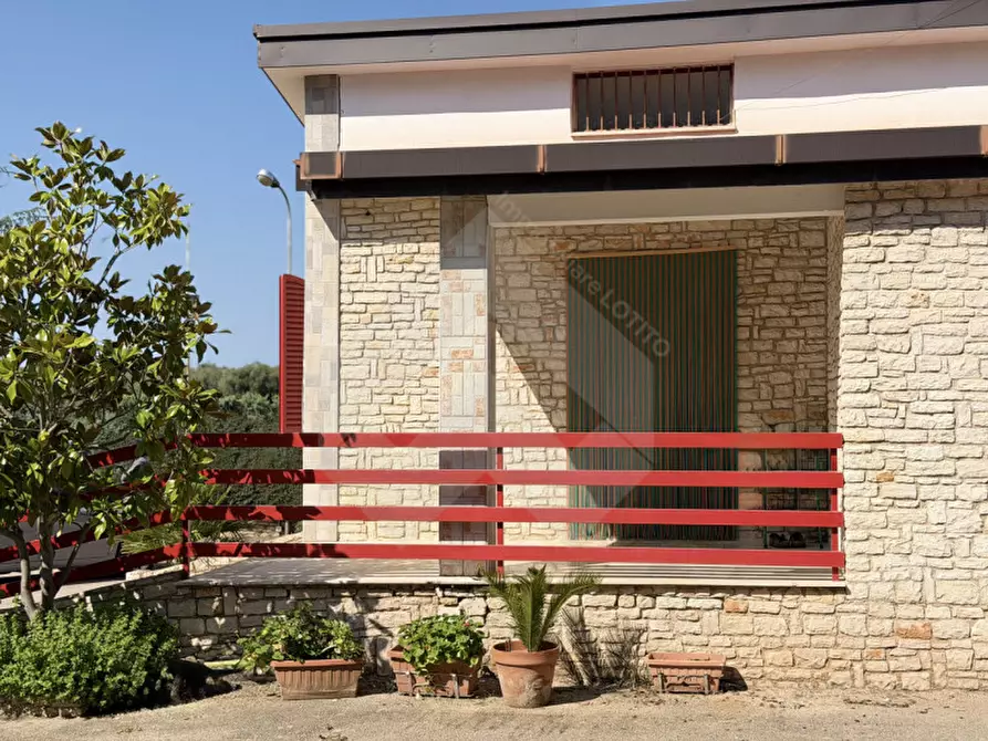 Immagine 16 di Villa in vendita  in Via Castel Del Monte a Andria