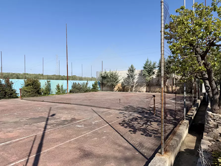 Immagine 21 di Villa in vendita  in Via Castel Del Monte a Andria