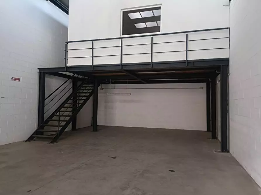 Immagine 3 di Capannone industriale in vendita  in Via Oglio, 6, 52025 Montevarchi AR, Italia a Montevarchi