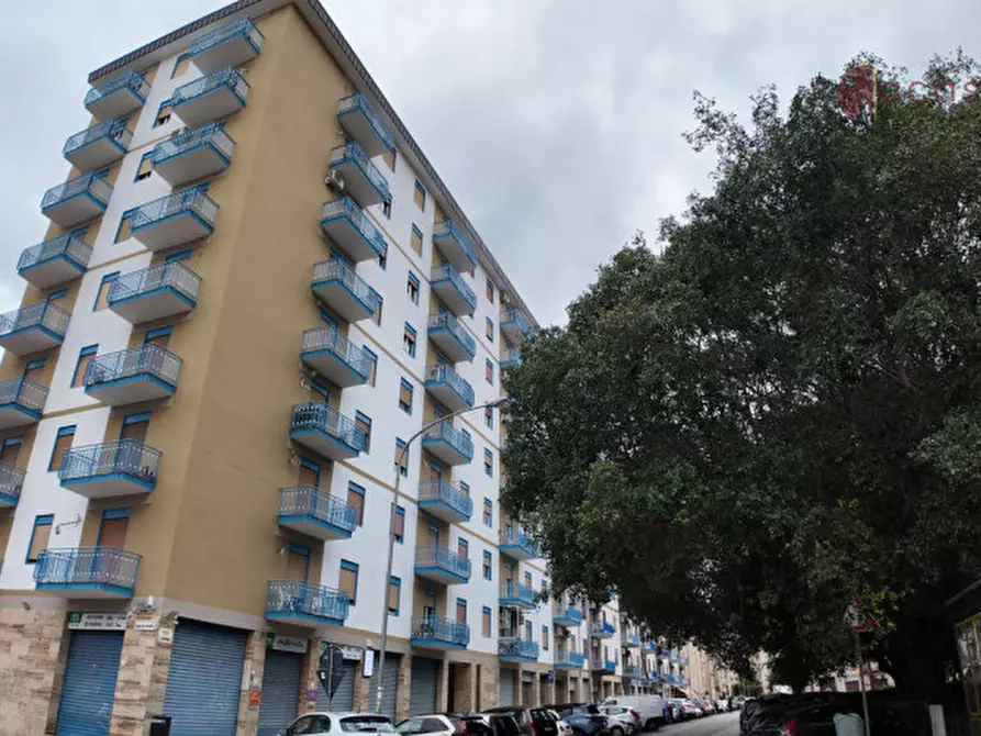 Immagine 1 di Appartamento in vendita  in Piazza Barbarino Costanzo 6 a Palermo