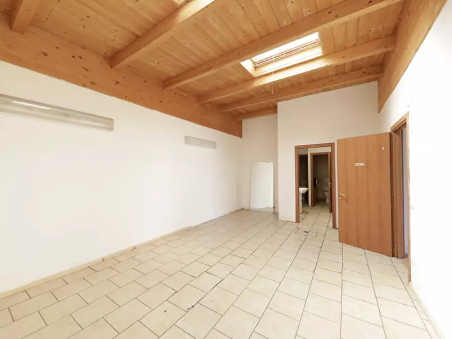 Immagine 6 di Attività commerciale in vendita  in Via Sottoprà a Solesino