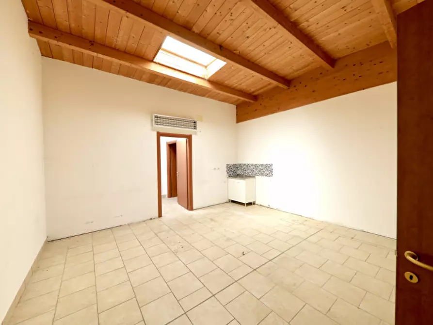 Immagine 10 di Attività commerciale in vendita  in Via Sottoprà a Solesino