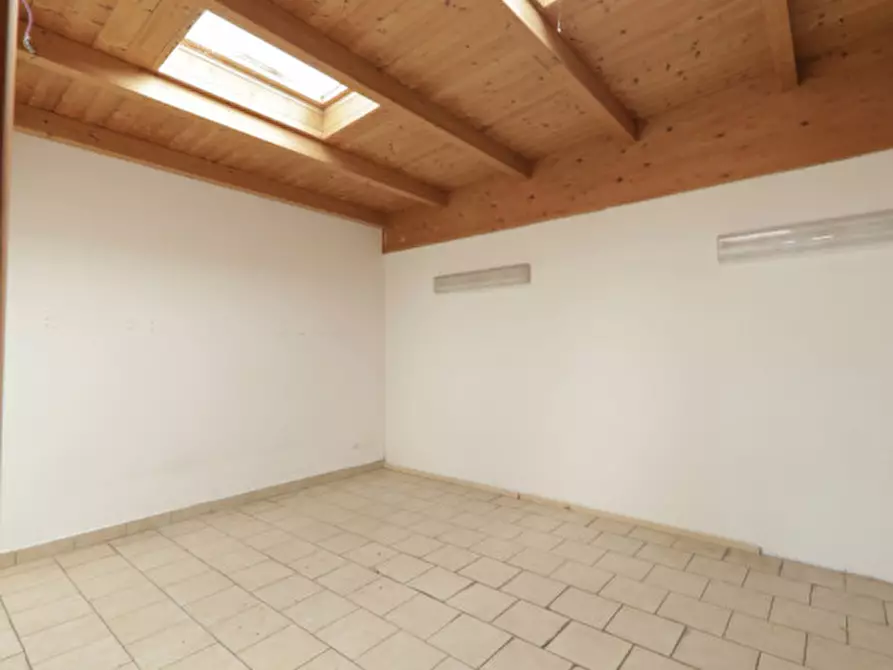 Immagine 15 di Attività commerciale in vendita  in Via Sottoprà a Solesino