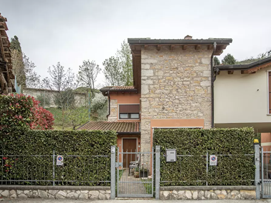 Immagine 1 di Villetta a schiera in vendita  in Contrada Pozza a Bosco Chiesanuova