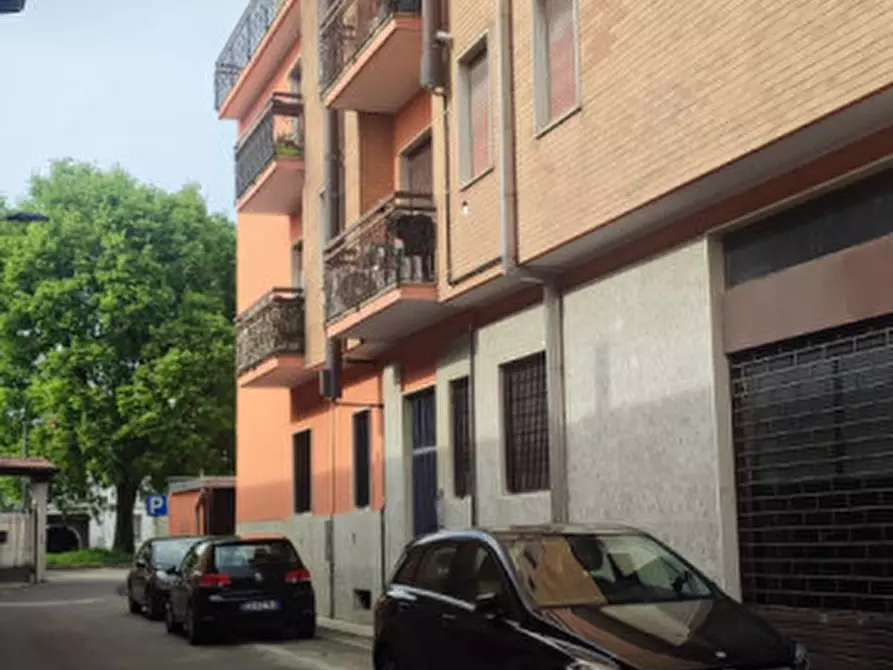 Immagine 2 di Appartamento in affitto  in Via Petrarca a Cerro Maggiore