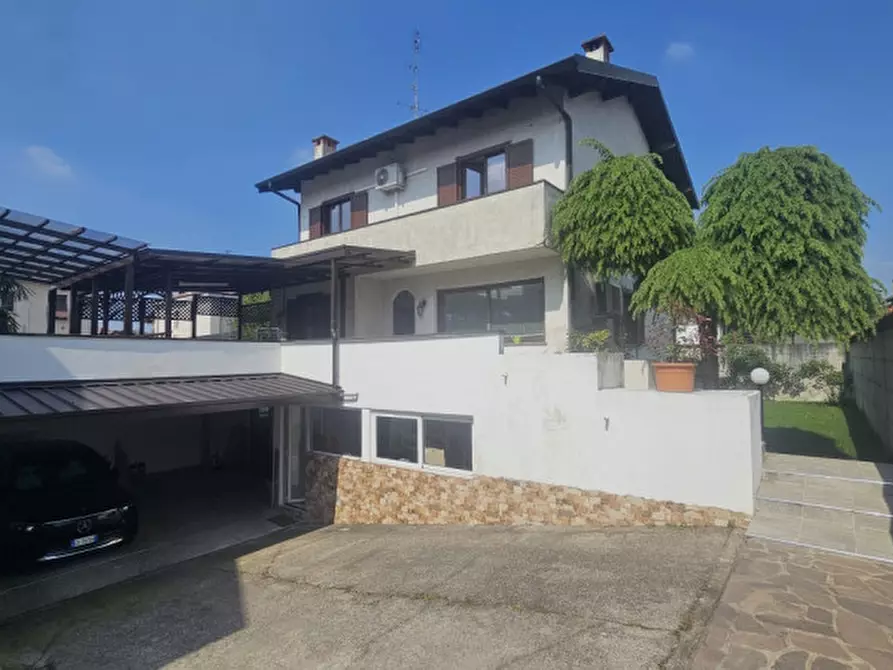 Immagine 1 di Villa in vendita  in Via Sardegna 12 a Parabiago