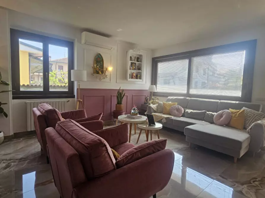 Immagine 29 di Villa in vendita  in Via Sardegna 12 a Parabiago