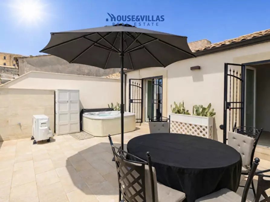 Immagine 1 di Casa indipendente in vendita  in Via Camillo Benso Conte di Cavour a Noto