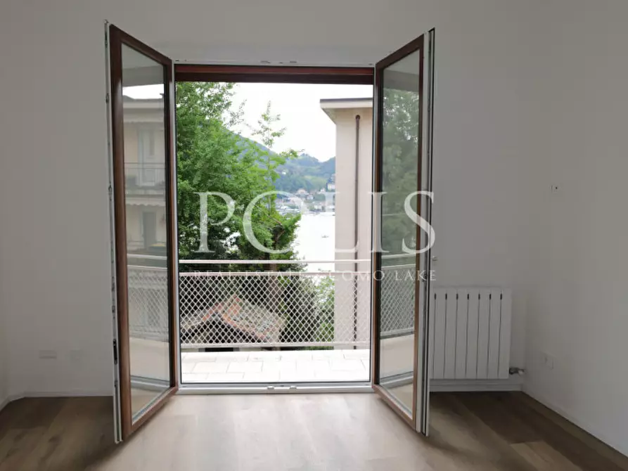 Immagine 2 di Appartamento in vendita  in VIA TORNO a Como