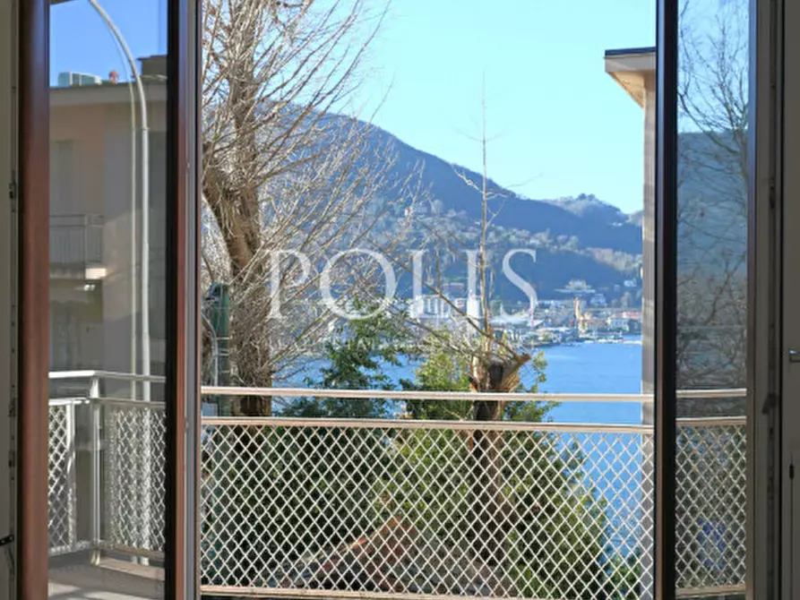 Immagine 5 di Appartamento in vendita  in VIA TORNO a Como