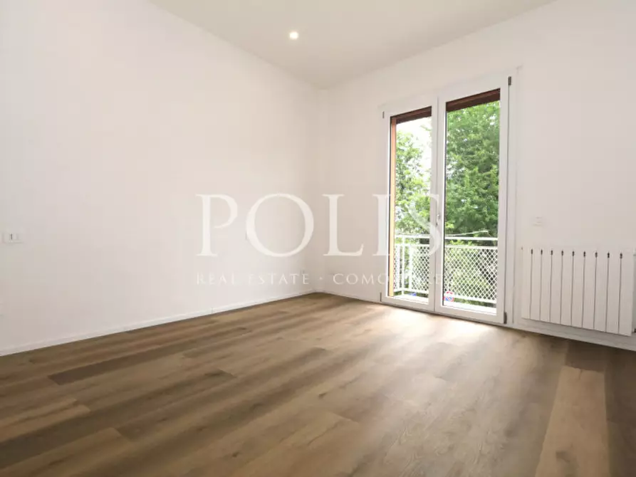 Immagine 8 di Appartamento in vendita  in VIA TORNO a Como