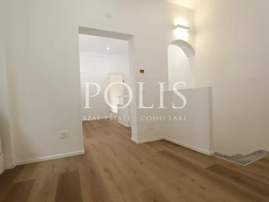 Immagine 9 di Appartamento in vendita  in VIA TORNO a Como