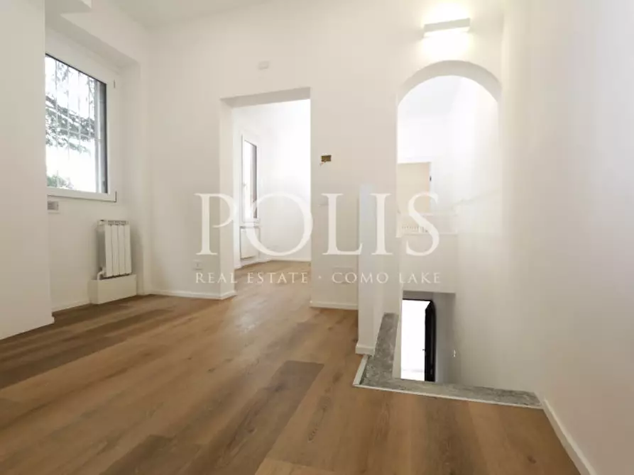 Immagine 11 di Appartamento in vendita  in VIA TORNO a Como