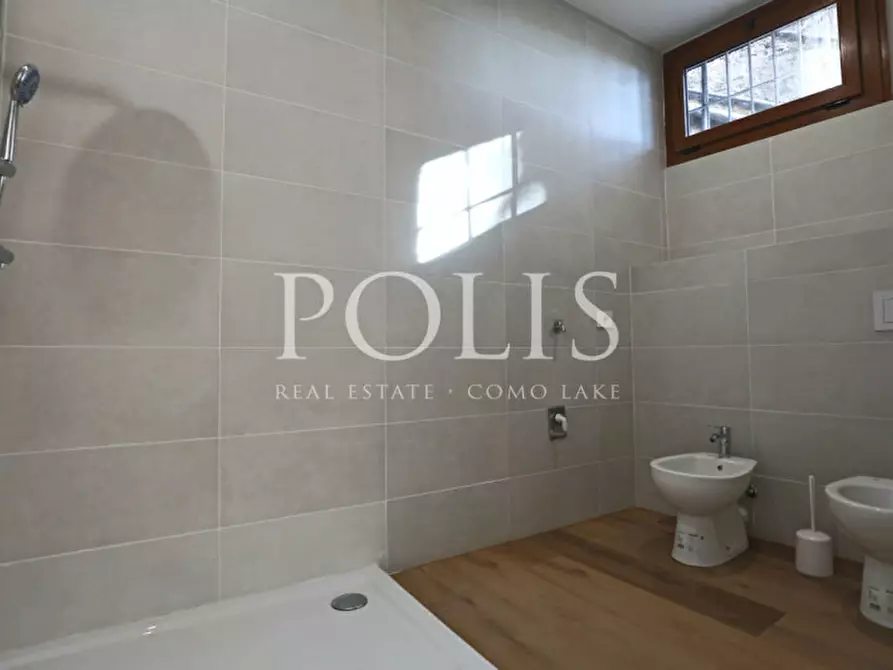 Immagine 13 di Appartamento in vendita  in VIA TORNO a Como