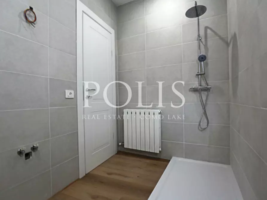 Immagine 14 di Appartamento in vendita  in VIA TORNO a Como