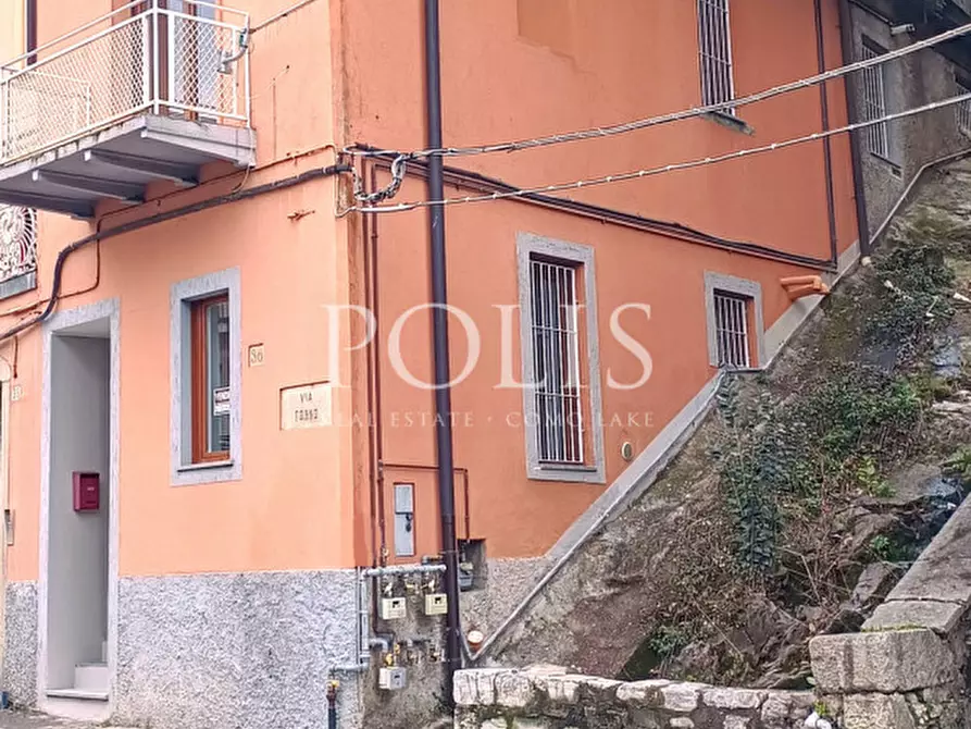 Immagine 18 di Appartamento in vendita  in VIA TORNO a Como