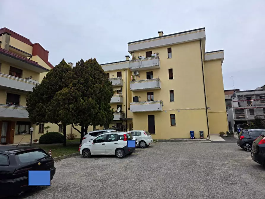 Immagine 1 di Appartamento in vendita  in Via Feltrina Centro 27 a Montebelluna