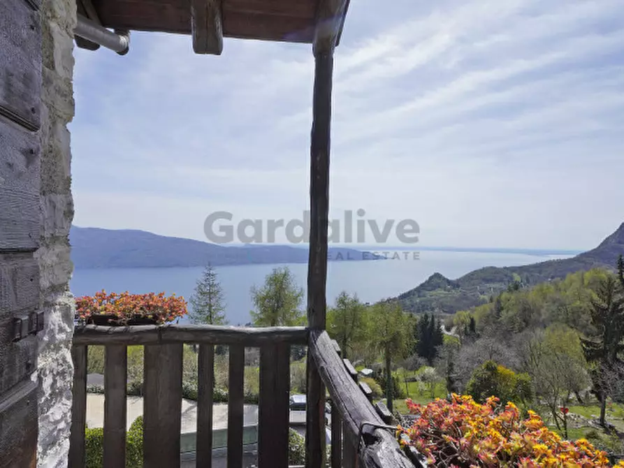 Immagine 1 di Villa in vendita  in Via A. Volta a Gargnano