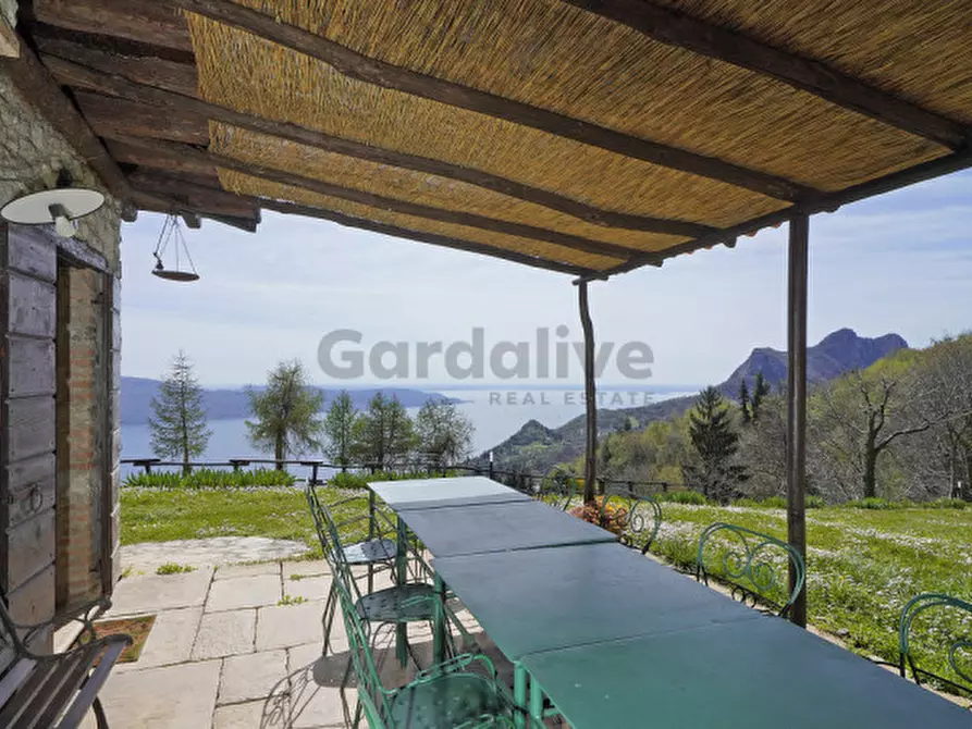 Immagine 2 di Villa in vendita  in Via A. Volta a Gargnano