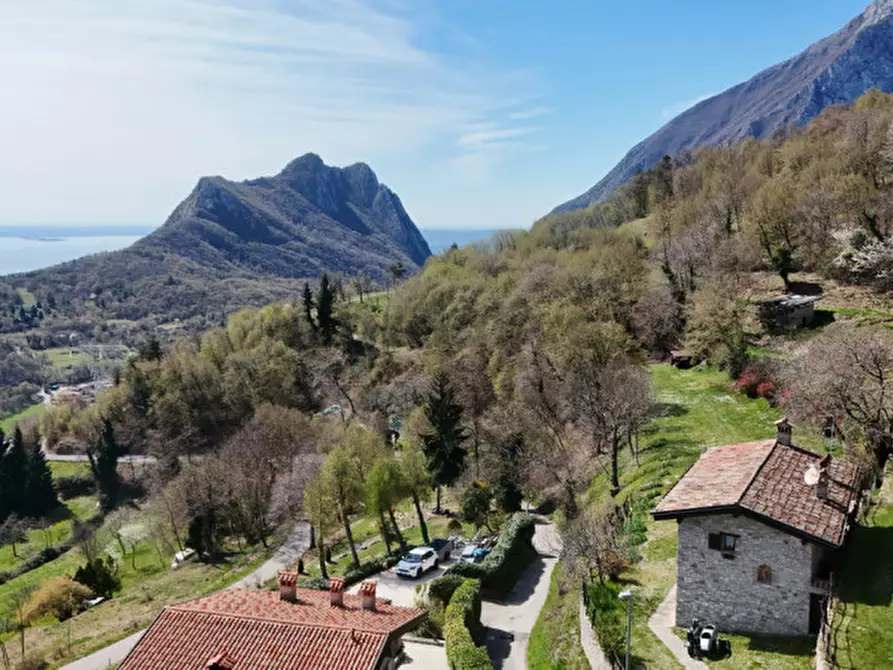 Immagine 4 di Villa in vendita  in Via A. Volta a Gargnano