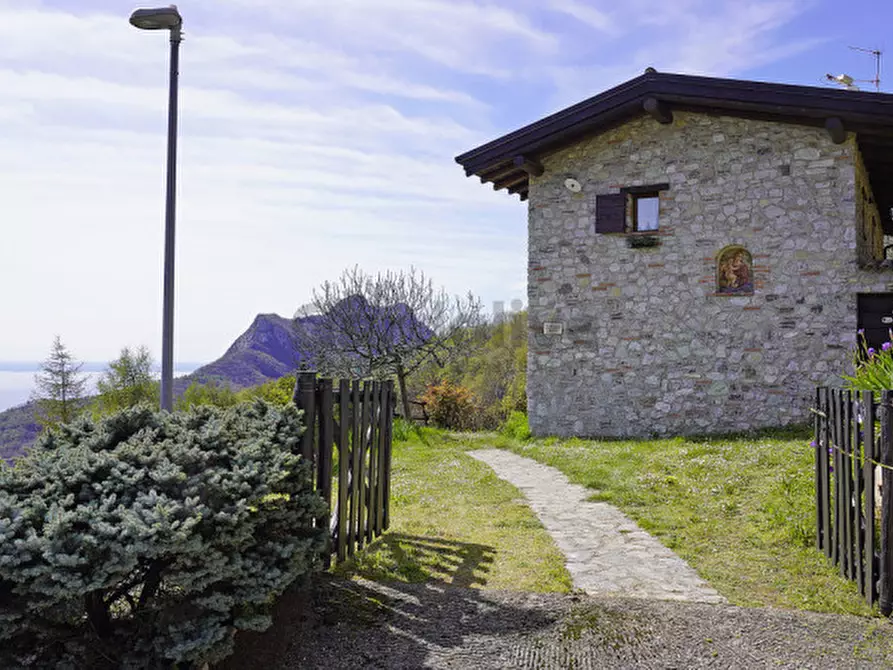 Immagine 7 di Villa in vendita  in Via A. Volta a Gargnano