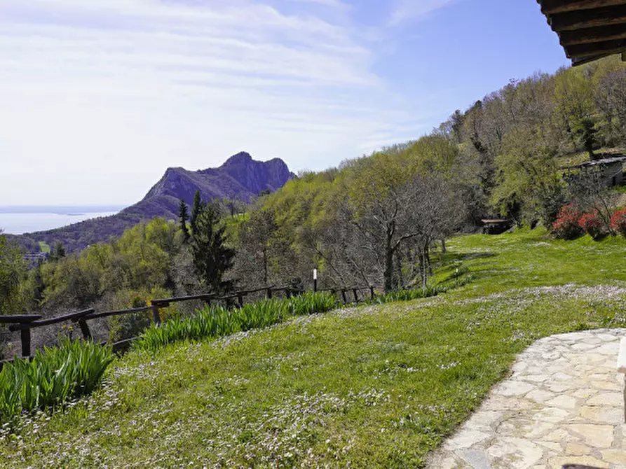 Immagine 11 di Villa in vendita  in Via A. Volta a Gargnano