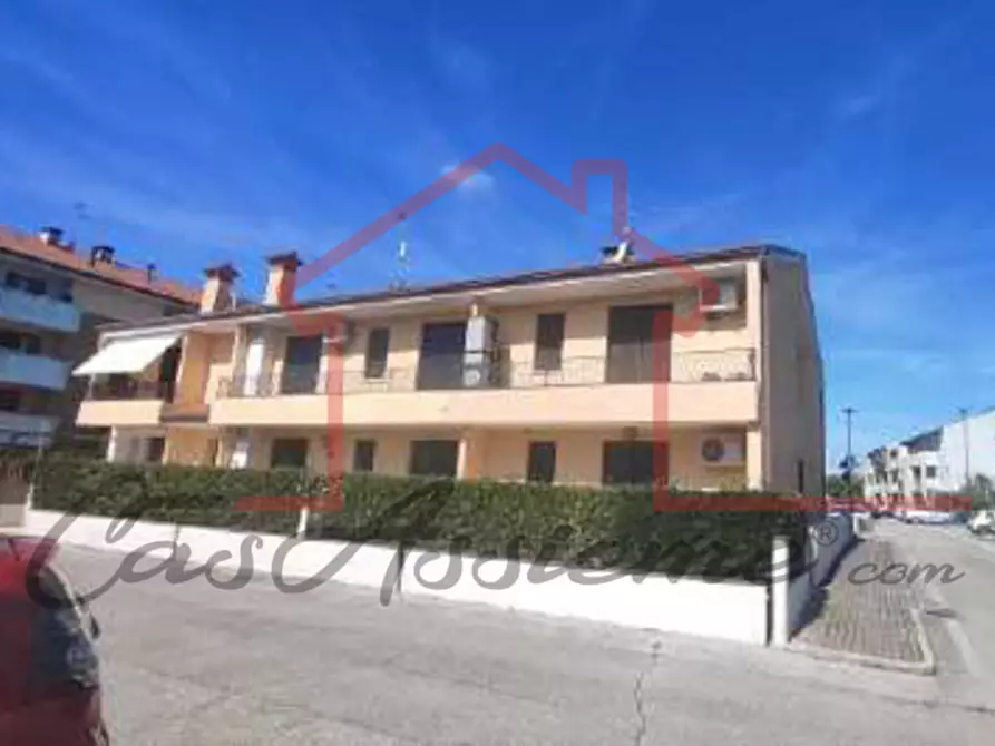 Immagine 1 di Appartamento in vendita  in Via Giambattista Tiepolo a Paese