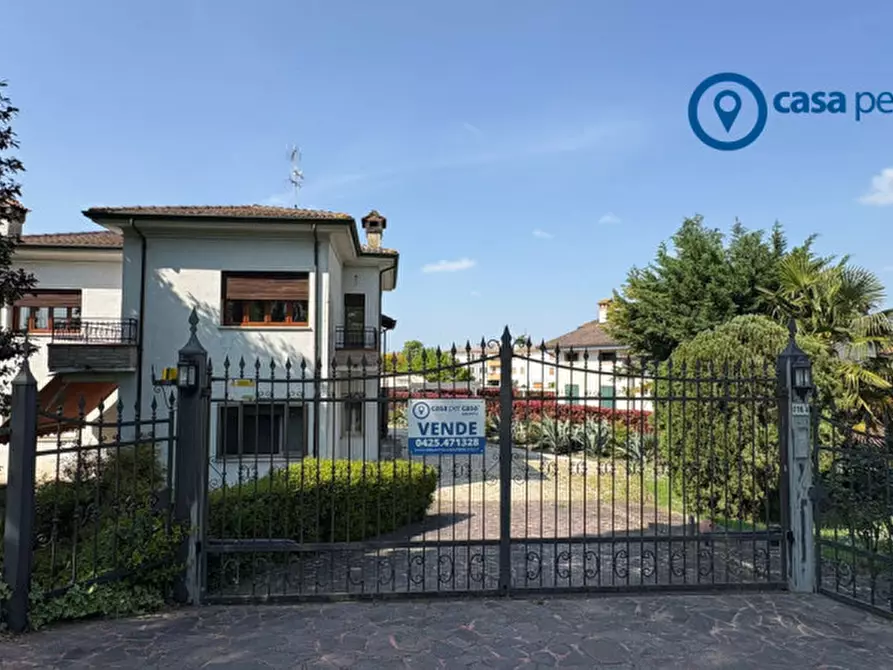 Immagine 1 di Villa in vendita  in Via Roma a Polesella