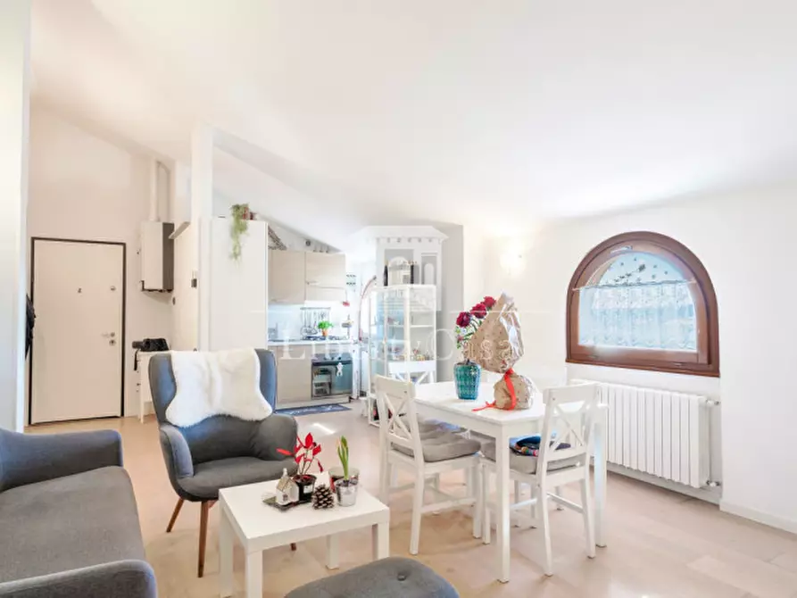 Immagine 1 di Appartamento in vendita  in Via Promontorio n.63 a Toscolano-Maderno