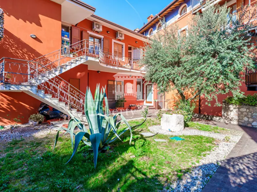 Immagine 1 di Appartamento in vendita  in Via Promontorio n.63 a Toscolano-Maderno