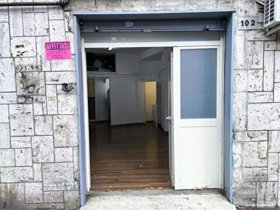 Immagine 4 di Negozio in vendita  in Via Gabriele Jannelli a Napoli