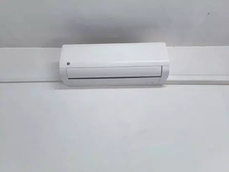 Immagine 6 di Negozio in vendita  in Via Gabriele Jannelli a Napoli