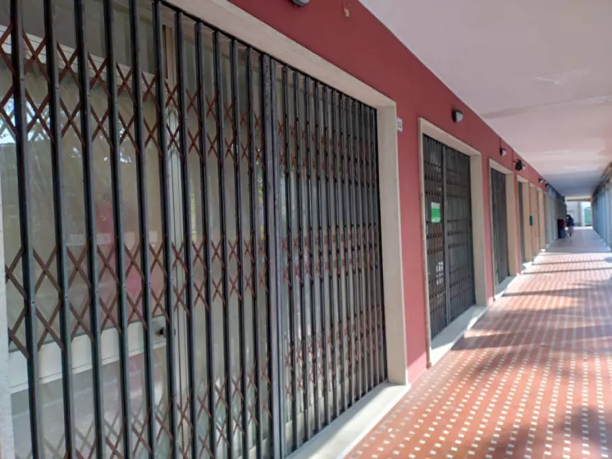 Immagine 1 di Attività commerciale in vendita  in via italia 50 a Castel Goffredo