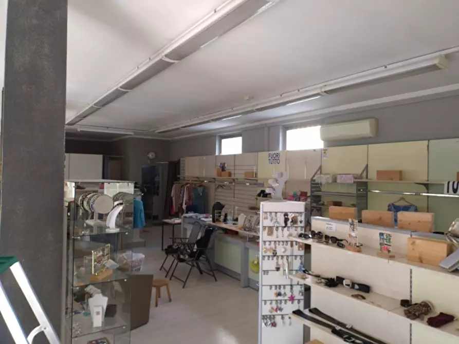 Immagine 3 di Attività commerciale in vendita  in via italia 50 a Castel Goffredo