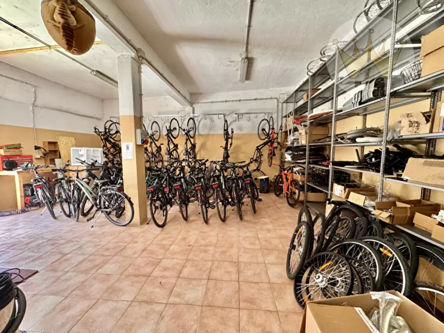 Immagine 1 di Magazzino in vendita  in Via androna delle scuole 3 a Monfalcone