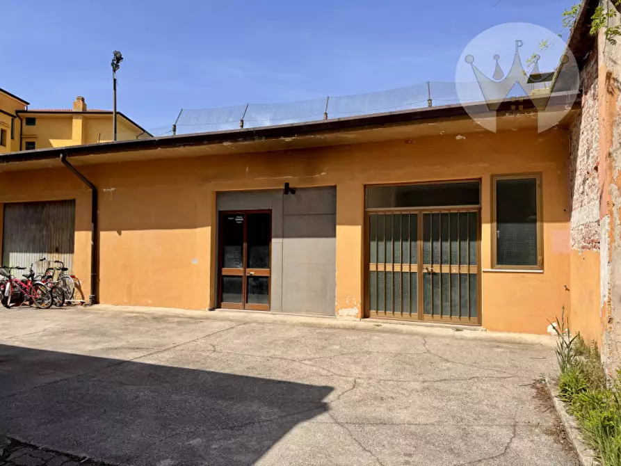 Immagine 2 di Magazzino in vendita  in Via androna delle scuole 3 a Monfalcone