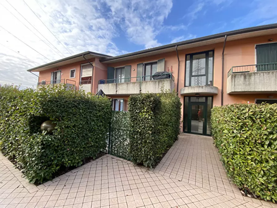 Immagine 2 di Appartamento in vendita  in Via Milano 181 b a Castelnuovo Del Garda