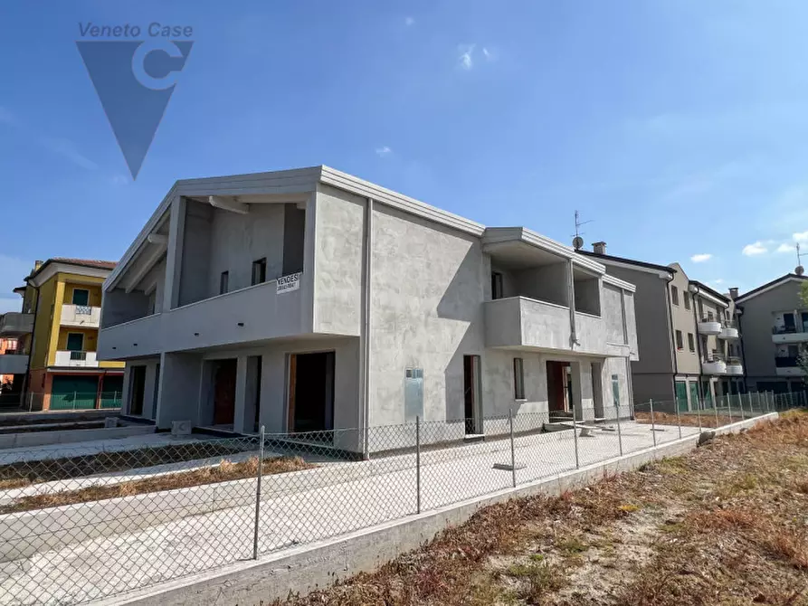 Immagine 1 di Casa quadrifamiliare in vendita  a Pontelongo