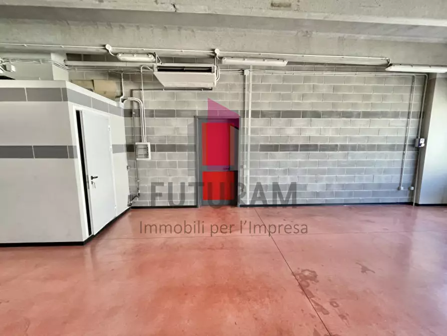 Immagine 10 di Laboratorio in affitto  in Via degli Alpini a Camisano Vicentino