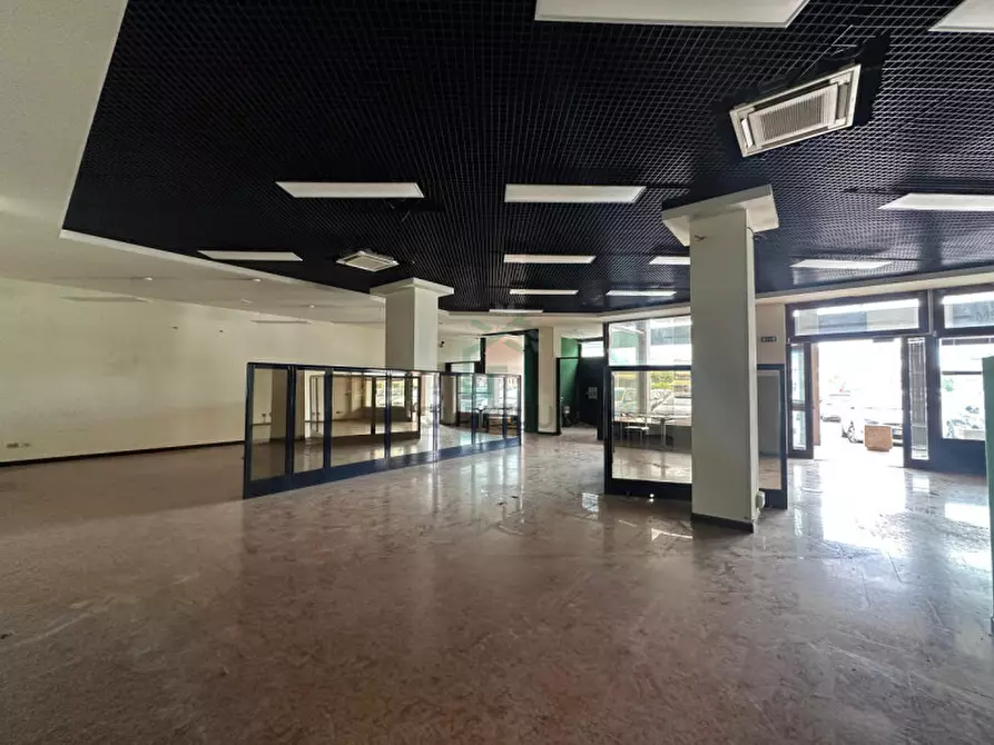 Immagine 2 di Negozio in vendita  in Corso Vittorio Emanuele Secondo a Villafranca Di Verona