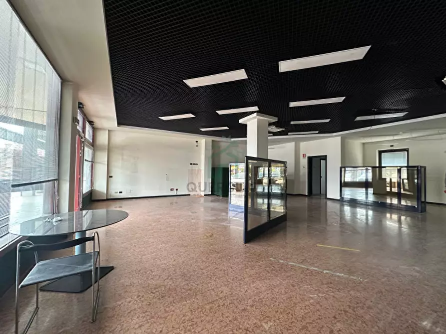 Immagine 9 di Negozio in vendita  in Corso Vittorio Emanuele Secondo a Villafranca Di Verona