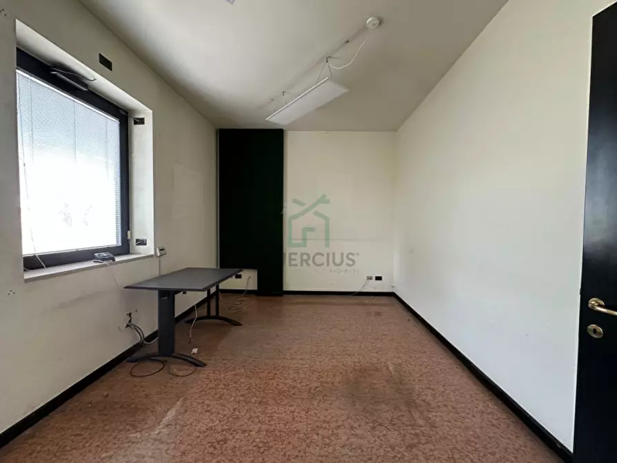 Immagine 15 di Negozio in vendita  in Corso Vittorio Emanuele Secondo a Villafranca Di Verona