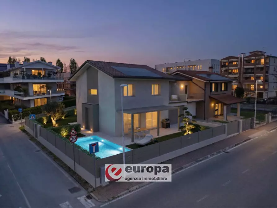 Immagine 4 di Villa in vendita  in VIA Martiri della Foibe a Monticello Conte Otto