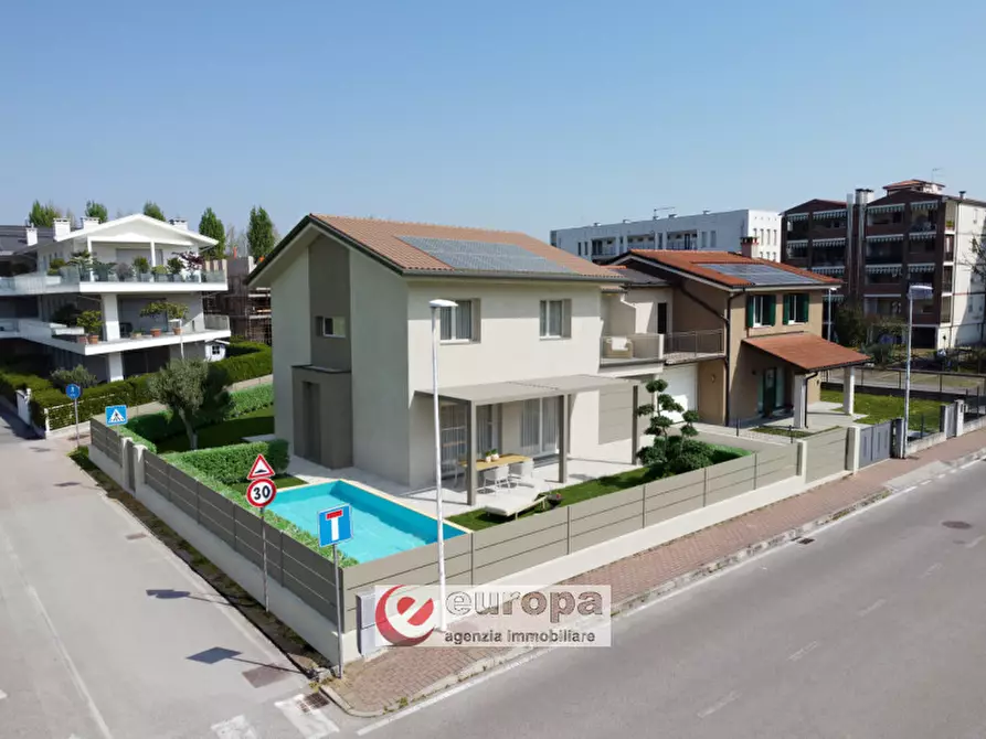 Immagine 8 di Villa in vendita  in VIA Martiri della Foibe a Monticello Conte Otto