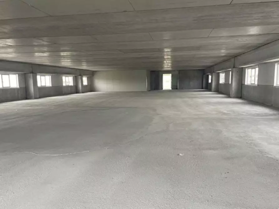 Immagine 2 di Attività commerciale in affitto  a Satriano Di Lucania
